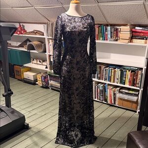 Tadashi Shoji Elegant Black and White Long Sleeve Gown